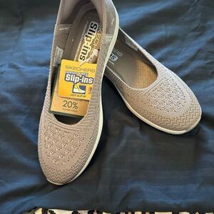 Skechers Women's Slip-Ins in Taupe NWT